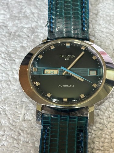 Boulova quadrante ovale blu