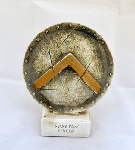 Scultura scudo spartano