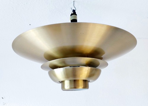 Una lampada sospensione - una,