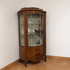 Elegante cristalliera angolare