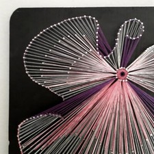 quadro moderno string art  fatto a mano con legno riciclato, chiodi e filo 