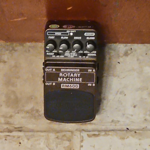 Behringer effector rm600 non - effector,