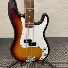 Basso elettrico Fender Japan