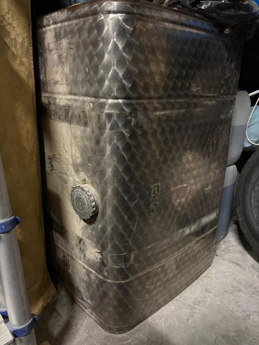 Fuel tank for engine