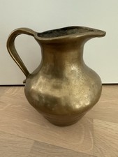 Antica grande brocca in ottone