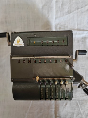 Calcolatrice meccanica - calcolatrice,