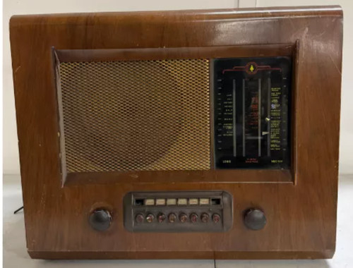 Vintage bush valve radio - bush, 1940s