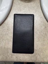 Louis Vuitton Taiga Porte