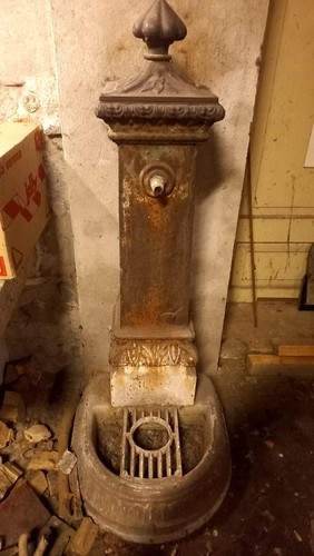 Vecchia fontana ghisa - in, tipo