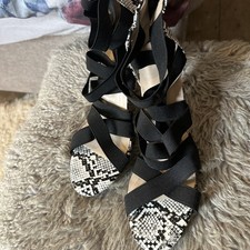 Scarpe sandali con cinturino