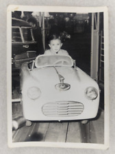 foto palermo bambino giocattoli auto pedali epoca  1963