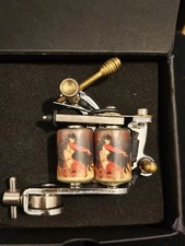 Macchinetta per tatuaggi - , a
