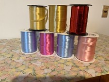 7 ROTOLI NASTRO ARRICCIANTE LISCIO 10mm 500 YARD PER PACCHI REGALO COLORI VARI