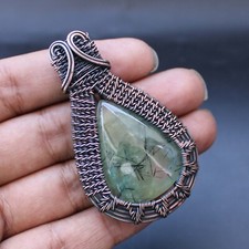 Ciondolo prehnite fatto a mano