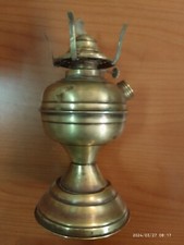 23. Antico lume a petrolio in