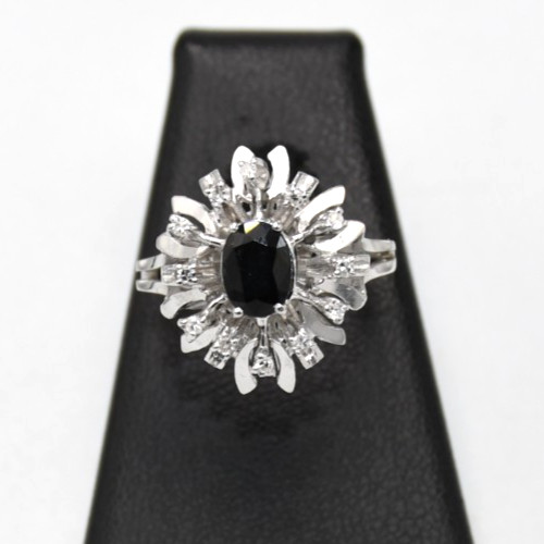 Anello con zaffiro - , e