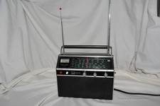 Radio Sharp cinque bande FM AM UHF PB1 PB2 modello FV23U testata funzionante