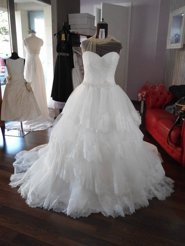 Vendo circa 100 abiti sposa - circa,