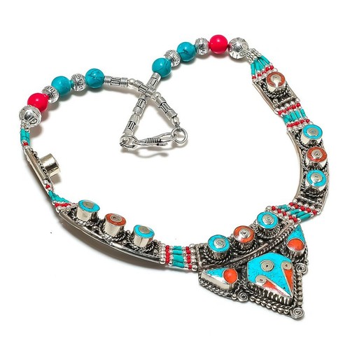 Collana con pietre preziose