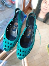 Scarpe scamosciate, leggere