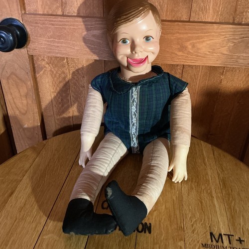 Manichino bambola ventriloquo