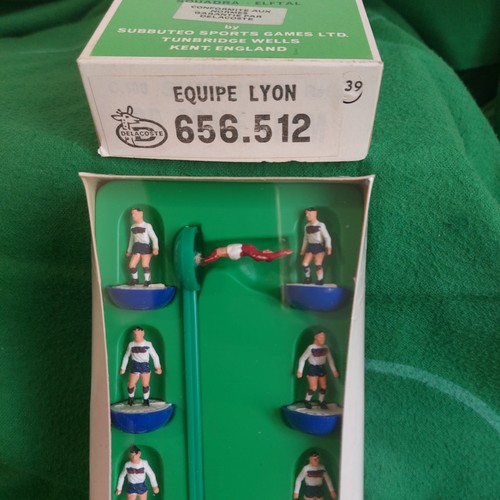 Mint subbuteo team - mint, ref
