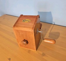 Grattugia Cantoni per formaggio / pane