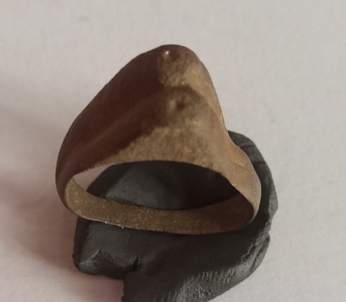 Raro anello bronzo europeo - in,