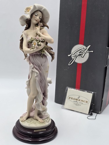 Figurina porcellana firmata - , a