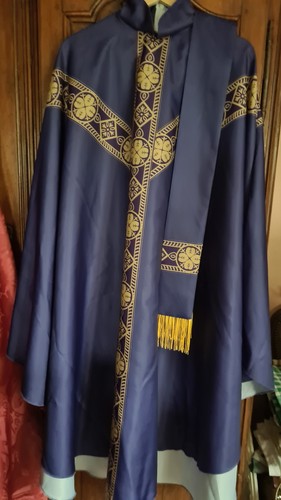 Chasuble violette avec étole - chasuble,