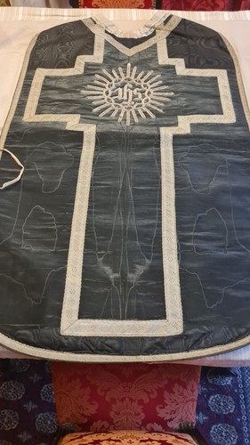 Chasuble romaine noire - romaine,