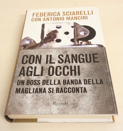 Con sangue agli occhi di - agli,