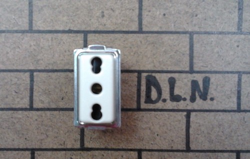 Presa bivalente compatible - bivalente, con