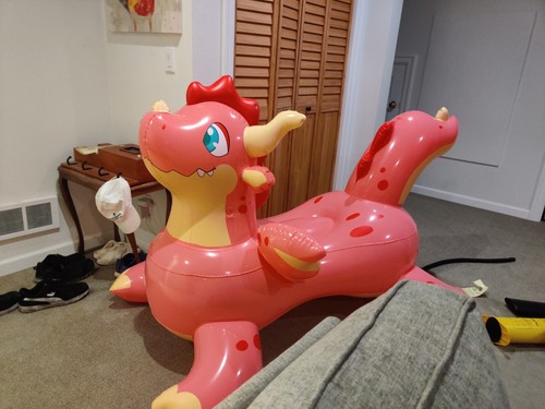 Gonfiabile world dragon - iw,
