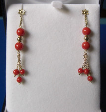 ORECCHINI PENDENTI CON  PALLINI DI CORALLO ROSSO E ORO 18 KT