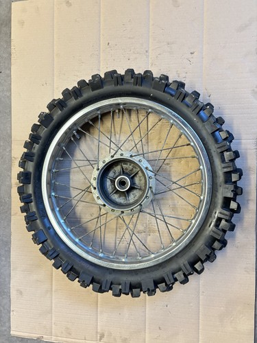 Roue arrière avec pneu cross