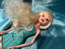 Bambola Winx Club Stella collezione Everyday Jakks Pacific con vestito