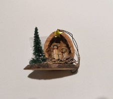 Presepe Natività In Legno Da Appendere Dentro Guscio di Noce Vintage Con Filo