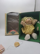 Una bambola vintage 1984 Coleco Cabbage Patch Kids (KRISTIN LISBETH) scatola originale.