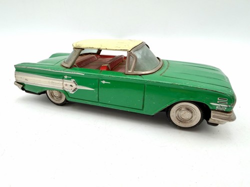 Auto giocattolo latta