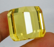 Topazio giallo taglio cubo