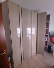 Armadio ad Angolo/ Guardaroba ad angolo