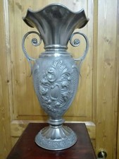 Vaso In Peltro Cesellato A