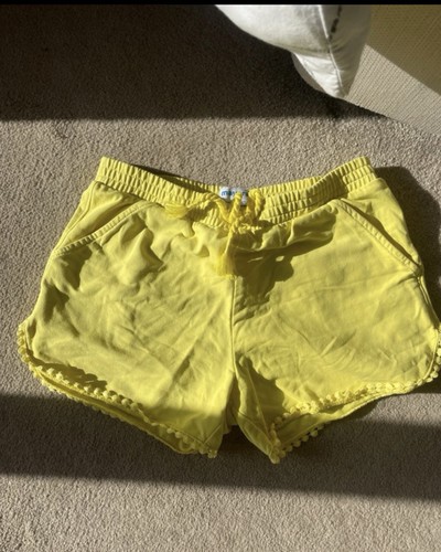 Pantaloncini gialli sindaco