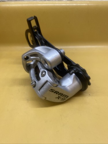 Deragliatore posteriore grigio