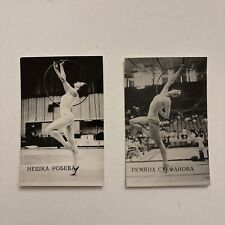 2 cartoline raffiguranti atlete impegnate in esercizi di ginnastica artistica