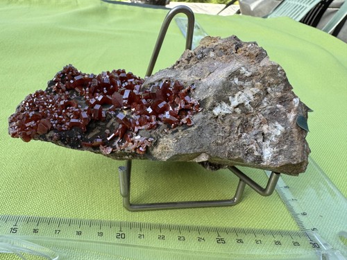 Superbe vanadinite rouge avec - superbe,