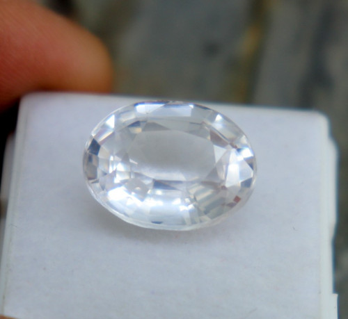 Anello zaffiro bianco