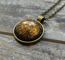 Collana in resina epossidica ecofriendly con glitter color oro, handmade, bronzo