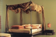 Letto matrimoniale baldacchino, comò e comodini